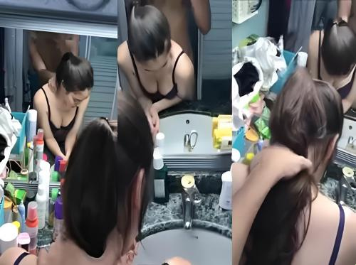 Gadis doggy di meja rias