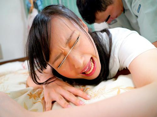 Tanpa diduga, tukang reparasi itu menidurinya hingga mencapai titik cumming